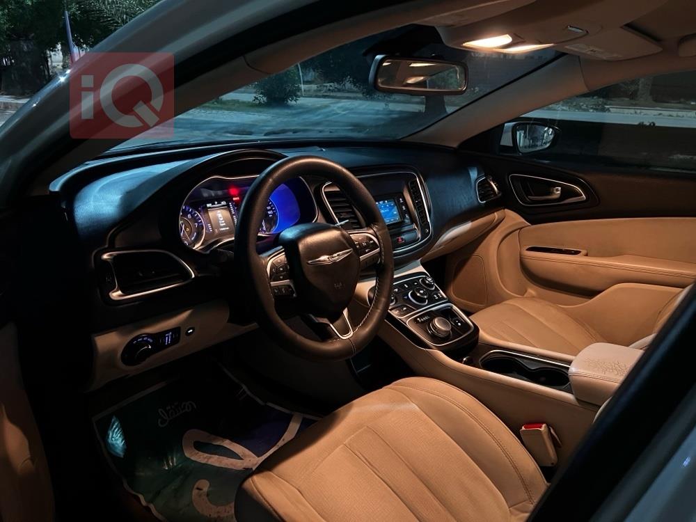 کرایسلەر 200